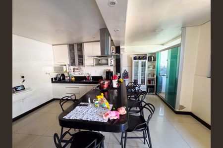 Casa à venda com 283m², 3 quartos e 2 vagas Casa à venda com 283m², 3 quartos e 2 vagasCozinha