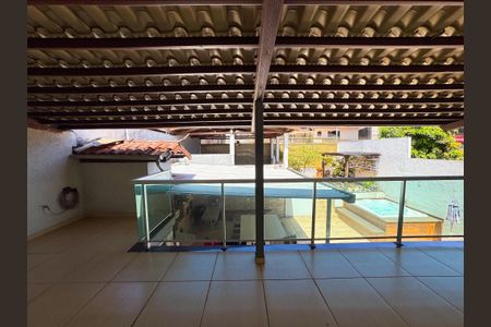 Casa à venda com 283m², 3 quartos e 2 vagas Casa à venda com 283m², 3 quartos e 2 vagasÁrea Externa