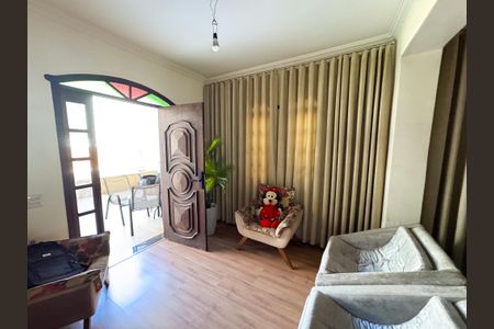 Casa à venda com 283m², 3 quartos e 2 vagas Casa à venda com 283m², 3 quartos e 2 vagasSala