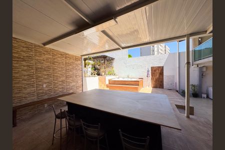 Casa à venda com 283m², 3 quartos e 2 vagas Casa à venda com 283m², 3 quartos e 2 vagasÁrea Externa