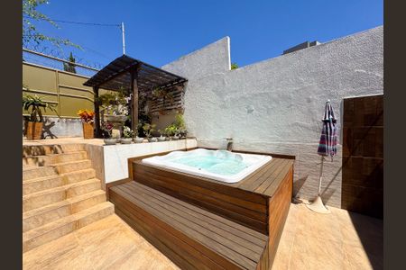 Casa à venda com 283m², 3 quartos e 2 vagas Casa à venda com 283m², 3 quartos e 2 vagasÁrea Externa