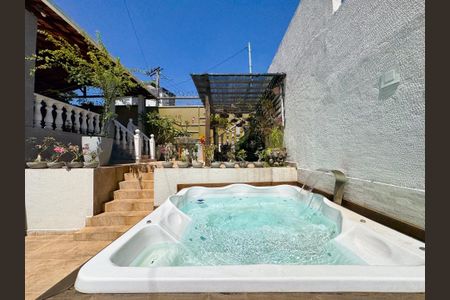 Casa à venda com 283m², 3 quartos e 2 vagas Casa à venda com 283m², 3 quartos e 2 vagasÁrea Externa