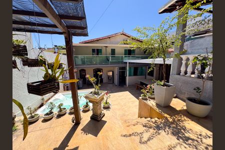 Casa à venda com 283m², 3 quartos e 2 vagas Casa à venda com 283m², 3 quartos e 2 vagasÁrea Externa