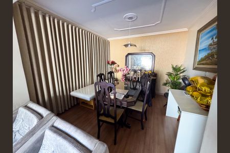 Casa à venda com 283m², 3 quartos e 2 vagas Casa à venda com 283m², 3 quartos e 2 vagasSala