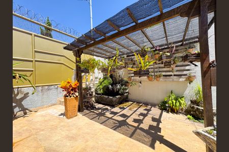 Casa à venda com 283m², 3 quartos e 2 vagas Casa à venda com 283m², 3 quartos e 2 vagasÁrea Externa