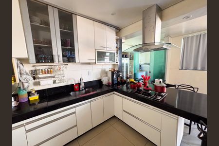 Casa à venda com 283m², 3 quartos e 2 vagas Casa à venda com 283m², 3 quartos e 2 vagasCozinha