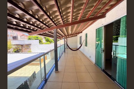 Casa à venda com 283m², 3 quartos e 2 vagas Casa à venda com 283m², 3 quartos e 2 vagasÁrea Externa