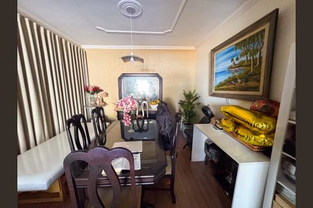 Casa à venda com 283m², 3 quartos e 2 vagas Casa à venda com 283m², 3 quartos e 2 vagasSala