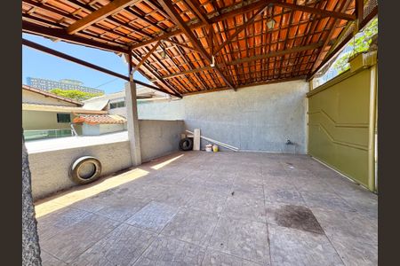 Casa à venda com 283m², 3 quartos e 2 vagas Casa à venda com 283m², 3 quartos e 2 vagasÁrea Externa