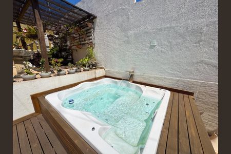 Casa à venda com 283m², 3 quartos e 2 vagas Casa à venda com 283m², 3 quartos e 2 vagasÁrea Externa