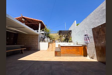Casa à venda com 283m², 3 quartos e 2 vagas Casa à venda com 283m², 3 quartos e 2 vagasÁrea Externa