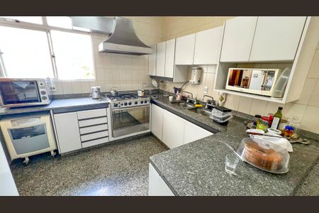 Apartamento à venda com 214m², 4 quartos e 2 vagasCozinha