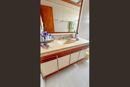 Apartamento à venda com 214m², 4 quartos e 2 vagasBanheiro