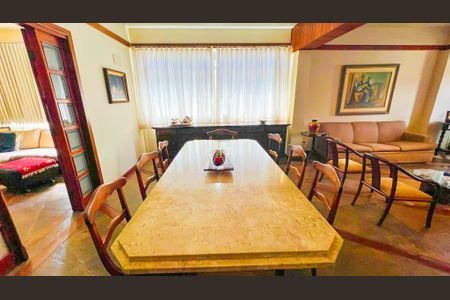 Apartamento à venda com 214m², 4 quartos e 2 vagasSala