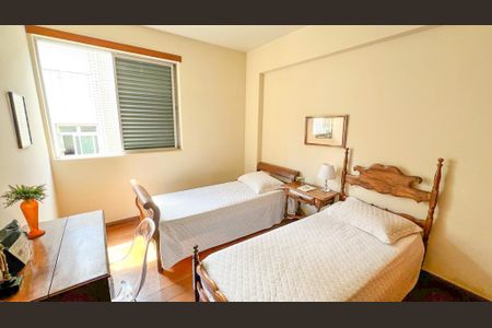 Apartamento à venda com 214m², 4 quartos e 2 vagasQuarto 4