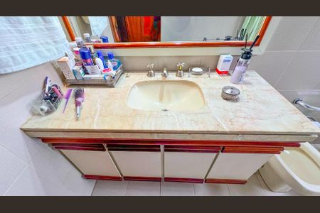 Apartamento à venda com 214m², 4 quartos e 2 vagasBanheiro