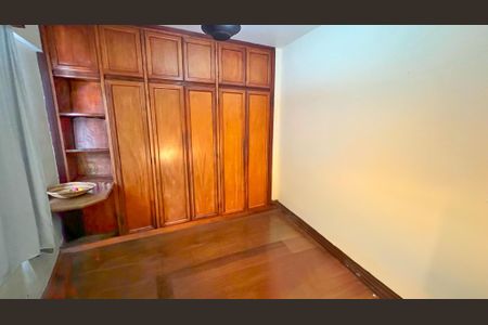 Apartamento à venda com 214m², 4 quartos e 2 vagasQuarto 2