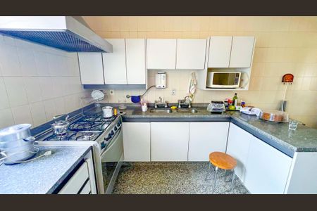 Apartamento à venda com 214m², 4 quartos e 2 vagasCozinha
