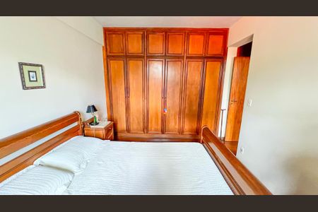Apartamento à venda com 214m², 4 quartos e 2 vagasQuarto