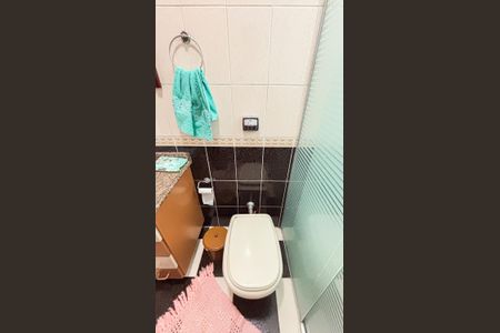 Casa à venda com 202m², 3 quartos e 2 vagas Casa à venda com 202m², 3 quartos e 2 vagasBanheiro