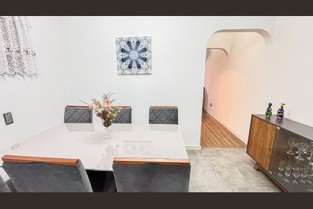 Casa à venda com 202m², 3 quartos e 2 vagas Casa à venda com 202m², 3 quartos e 2 vagasCozinha