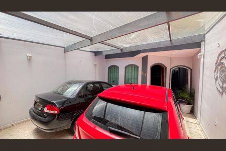 Casa à venda com 202m², 3 quartos e 2 vagas Casa à venda com 202m², 3 quartos e 2 vagasGaragem