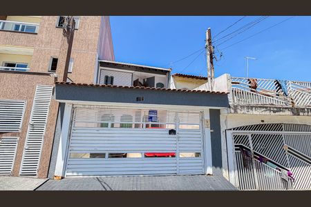 Casa à venda com 202m², 3 quartos e 2 vagas Casa à venda com 202m², 3 quartos e 2 vagasFachada