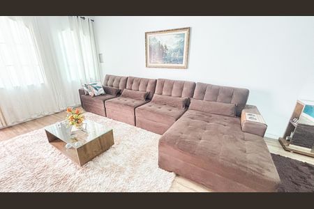 Casa à venda com 202m², 3 quartos e 2 vagas Casa à venda com 202m², 3 quartos e 2 vagasSala