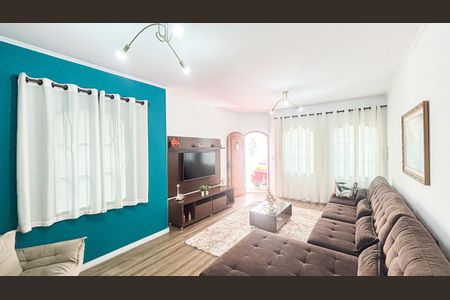 Casa à venda com 202m², 3 quartos e 2 vagas Casa à venda com 202m², 3 quartos e 2 vagasSala