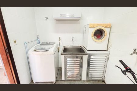 Casa à venda com 202m², 3 quartos e 2 vagas Casa à venda com 202m², 3 quartos e 2 vagasÁrea de Serviço