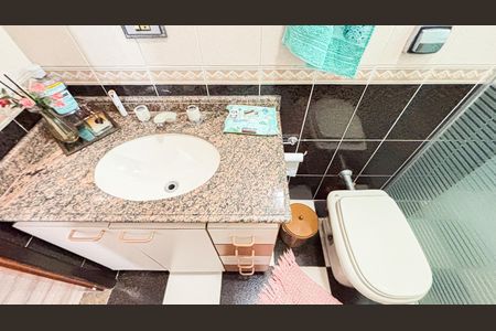 Casa à venda com 202m², 3 quartos e 2 vagas Casa à venda com 202m², 3 quartos e 2 vagasBanheiro