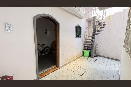 Casa à venda com 202m², 3 quartos e 2 vagas Casa à venda com 202m², 3 quartos e 2 vagasQuintal