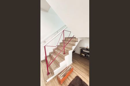 Casa à venda com 202m², 3 quartos e 2 vagas Casa à venda com 202m², 3 quartos e 2 vagasEscada