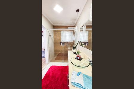 Casa à venda com 202m², 3 quartos e 2 vagas Casa à venda com 202m², 3 quartos e 2 vagasBanheiro da Suíte