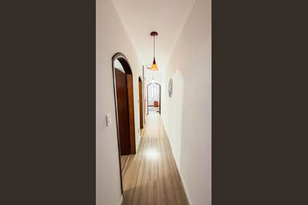 Casa à venda com 202m², 3 quartos e 2 vagas Casa à venda com 202m², 3 quartos e 2 vagasCorredor