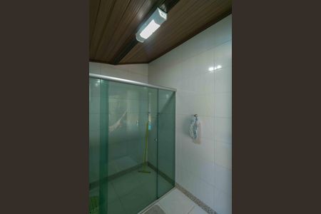 Casa à venda com 550m², 4 quartos e 3 vagasBanheiro de Serviço