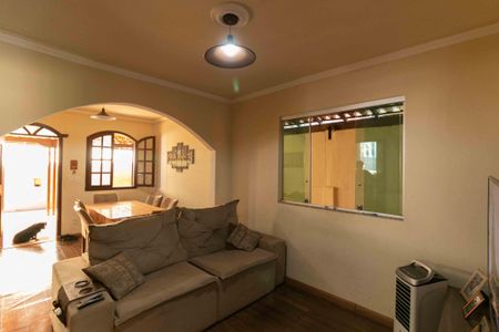 Casa à venda com 550m², 4 quartos e 3 vagasSala de TV