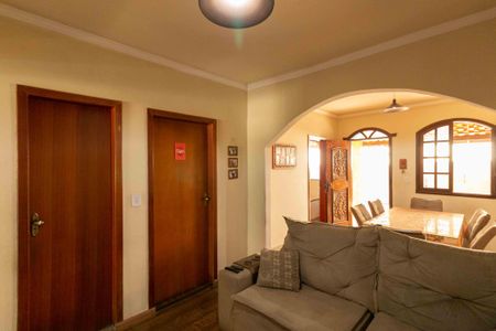 Casa à venda com 550m², 4 quartos e 3 vagasSala de TV