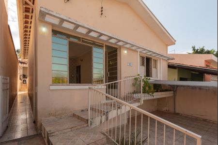 Casa à venda com 192m², 3 quartos e 2 vagas Casa à venda com 192m², 3 quartos e 2 vagasFachada