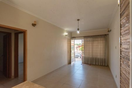 Casa à venda com 192m², 3 quartos e 2 vagas Casa à venda com 192m², 3 quartos e 2 vagasSala