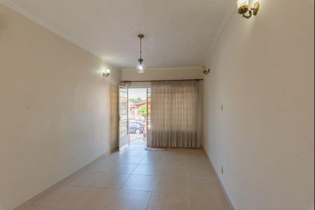 Casa à venda com 192m², 3 quartos e 2 vagas Casa à venda com 192m², 3 quartos e 2 vagasSala