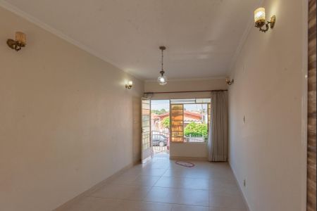 Casa à venda com 192m², 3 quartos e 2 vagas Casa à venda com 192m², 3 quartos e 2 vagasSala