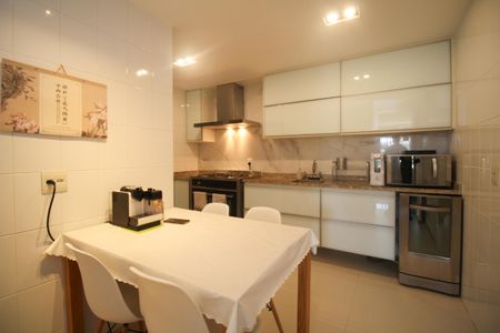 Apartamento à venda com 129m², 3 quartos e 2 vagasCozinha