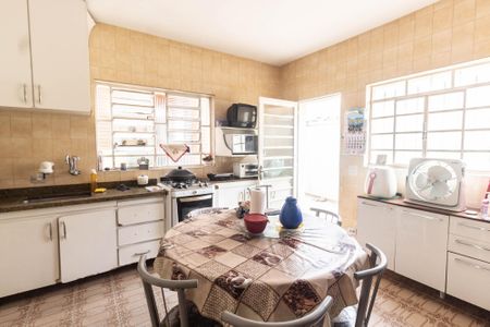 Casa à venda com 130m², 3 quartos e 2 vagas Casa à venda com 130m², 3 quartos e 2 vagasCozinha