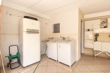 Casa à venda com 130m², 3 quartos e 2 vagas Casa à venda com 130m², 3 quartos e 2 vagasÁrea de serviço