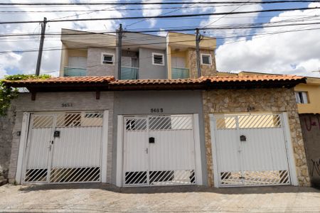 Casa à venda com 80m², 3 quartos e 4 vagas Casa à venda com 80m², 3 quartos e 4 vagasFachada
