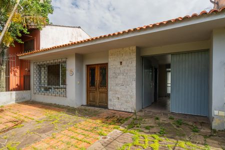 Casa à venda com 150m², 3 quartos e 3 vagas Casa à venda com 150m², 3 quartos e 3 vagasFachada
