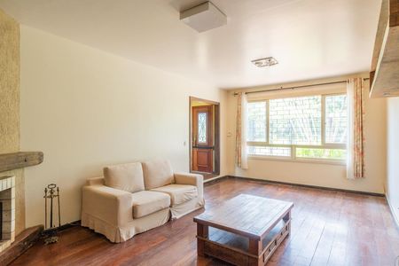 Casa à venda com 150m², 3 quartos e 3 vagas Casa à venda com 150m², 3 quartos e 3 vagasSala