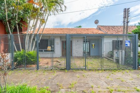 Casa à venda com 150m², 3 quartos e 3 vagas Casa à venda com 150m², 3 quartos e 3 vagasFachada
