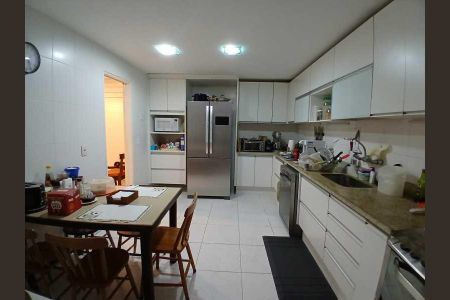 Casa de condomínio à venda com 192m², 4 quartos e 1 vaga